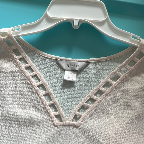 Off white sleeveless top - Picture 2 of 2